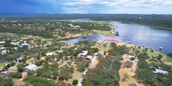 401 Lake View DR