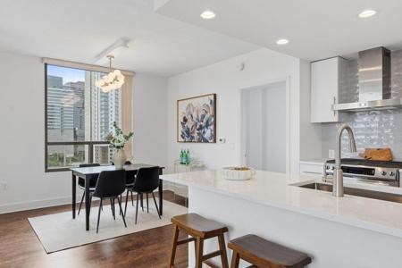 300 Bowie ST