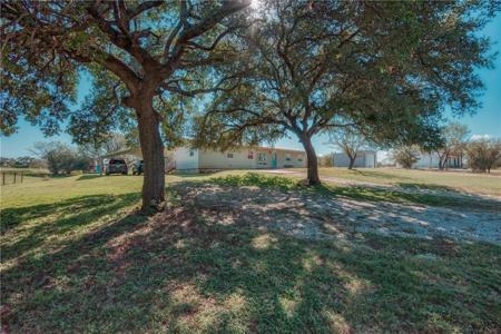 105 Oak DR