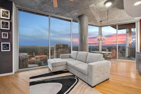 360 Nueces ST