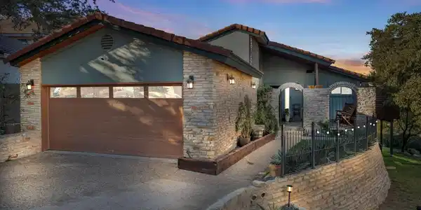 212 Crescent BLF
