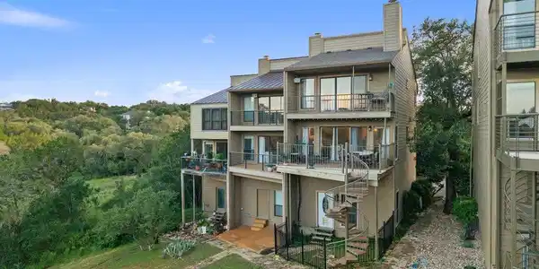 340 Harbor DR