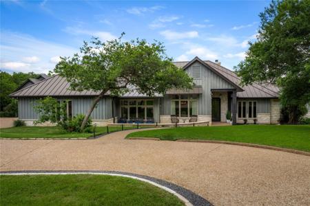 5 Clarendon LN