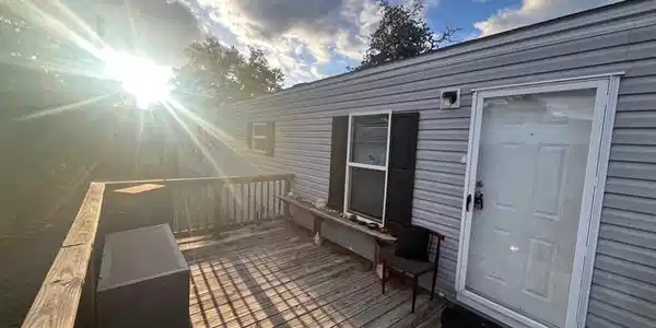 724 Driftwood LN