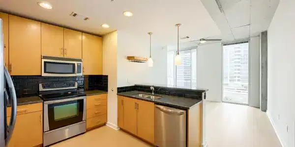 360 Nueces ST