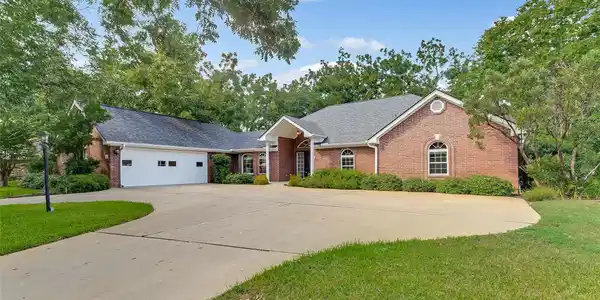 300 San Saba ST