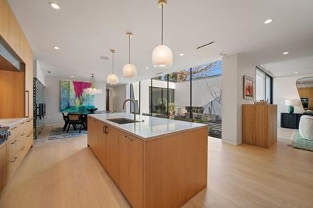 701 W Elizabeth ST