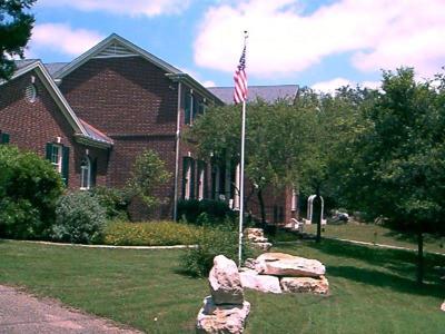 2204 LAKESHORE DR