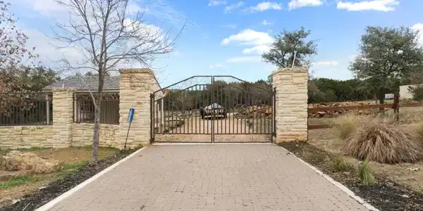 15902 Booth CIR