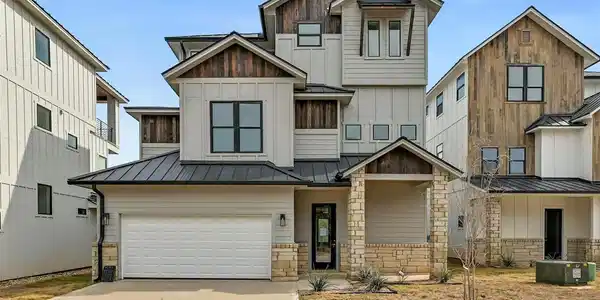 2405 Bruin DR