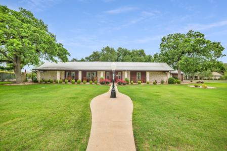 236 Olde Oak DR