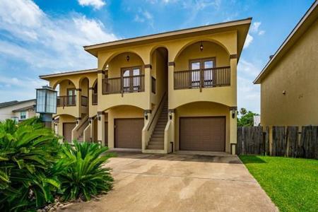 504 Horseshoe Bay BLVD N