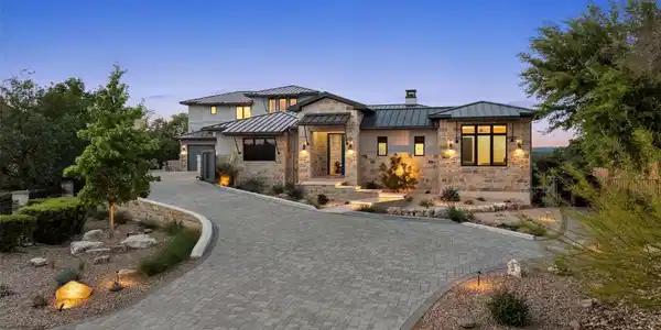 2923 Cliff PT