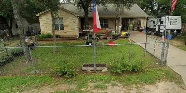 652 Pecan LN
