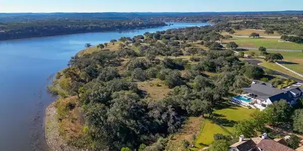 3032 Travis Lakeside DR