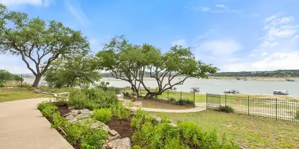 212 Lakefront DR