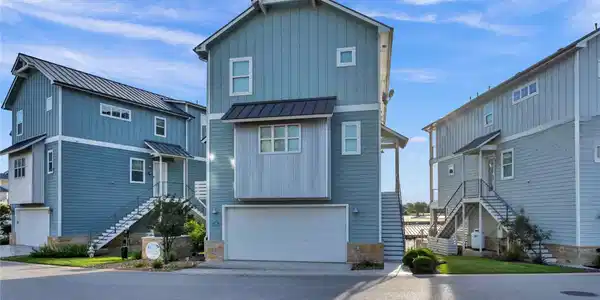 200 Marina Bluff