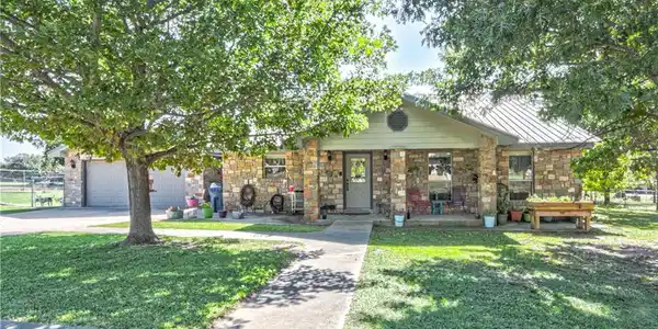 111 Crescent LN