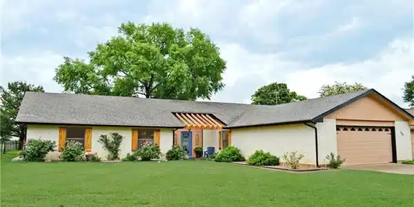 206 Meadowlakes DR