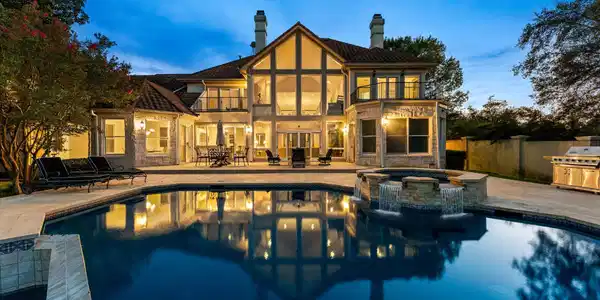 2819 Cliff PT