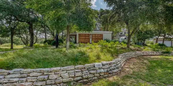 1106 N Shorewood DR