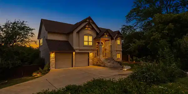 700 Augusta CIR N