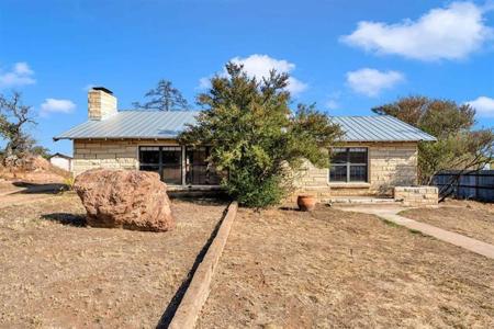 8164 Ranch Road 261