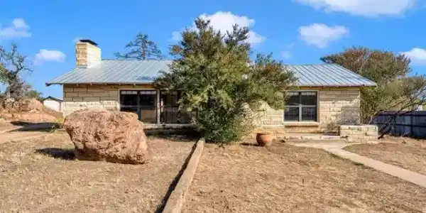 8164 Ranch Road 261