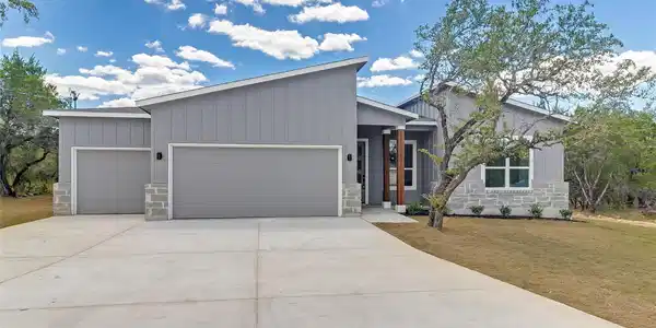 21801 Surrey LN