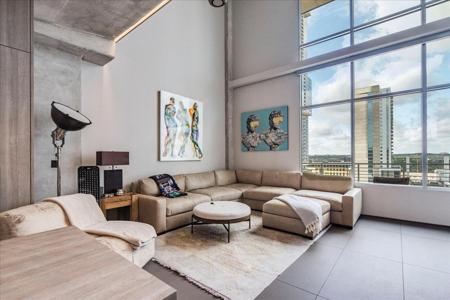 800 W 5th ST