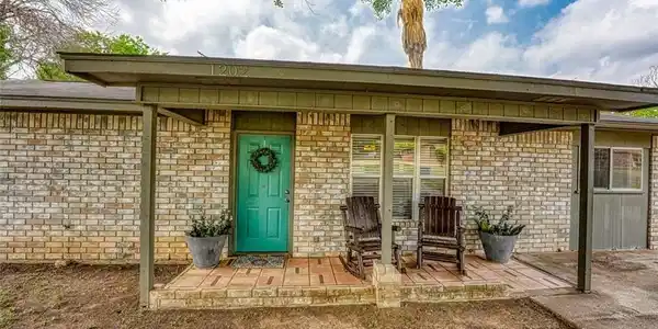 1202 Ash DR
