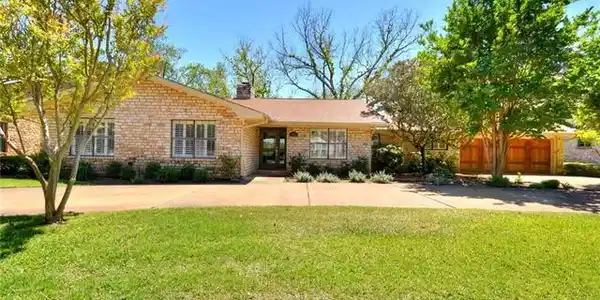 333 Meadowlakes DR