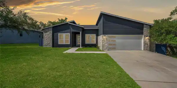 21811 Oxford DR