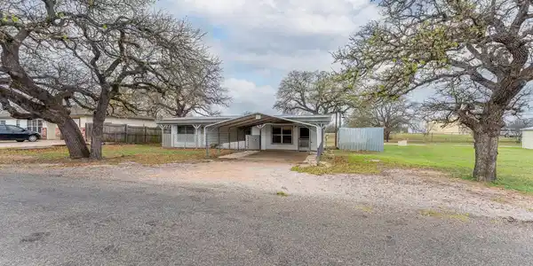 439 Elm DR