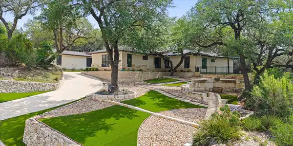 2413 Arion CIR