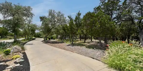 19305 Leisure LN