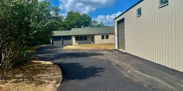 16001 AWALT DR