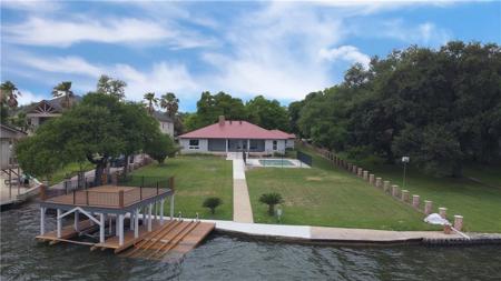 221 Elm Lodge