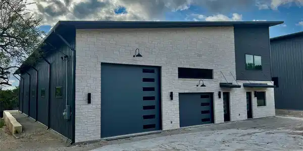 2203 PYRAMID DR