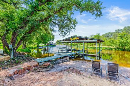 194 Clear Creek DR
