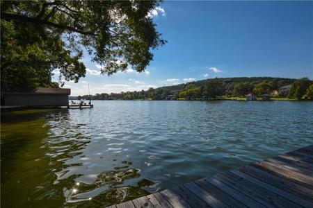 2802 Edgewater DR