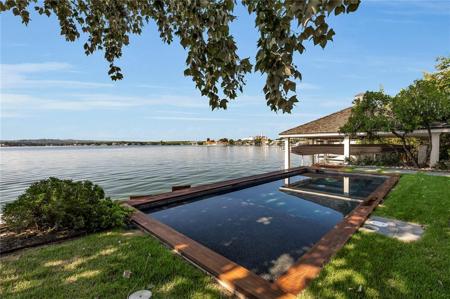 423 Lighthouse DR