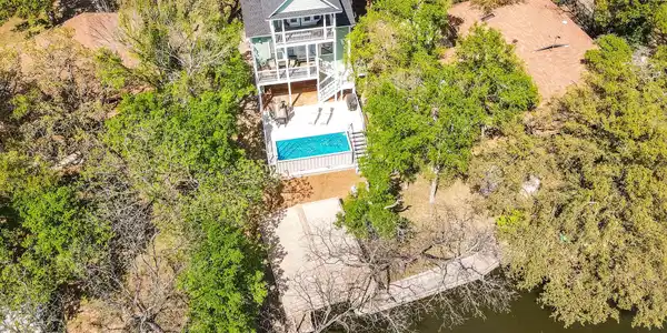 1943 Glencove DR