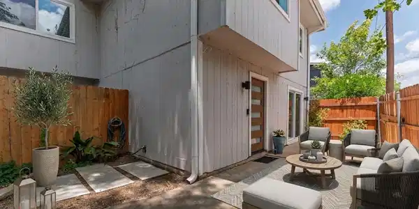 1208 Hollow Creek