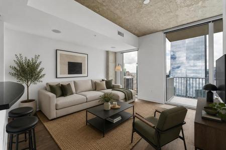 360 Nueces ST