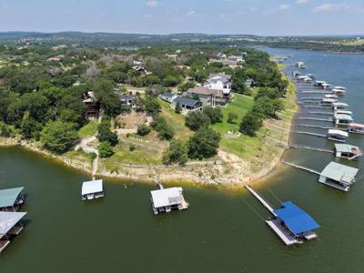 1201 Lakeshore DR