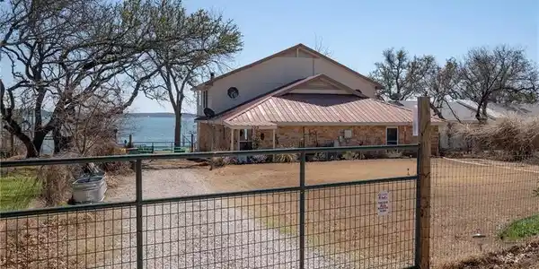 203 Lakewood DR