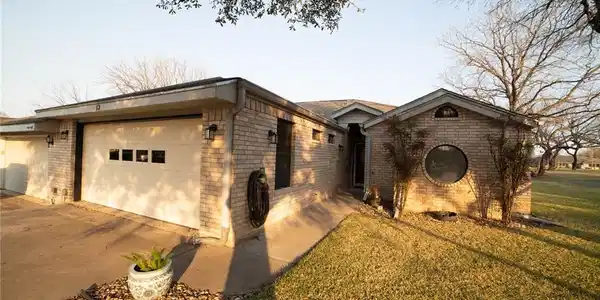 13 Fairway LN
