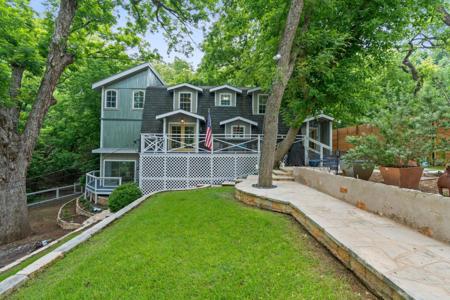 2909 Edgewater DR
