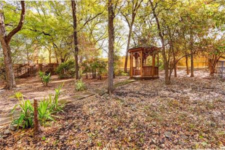 1905 Winsted LN
